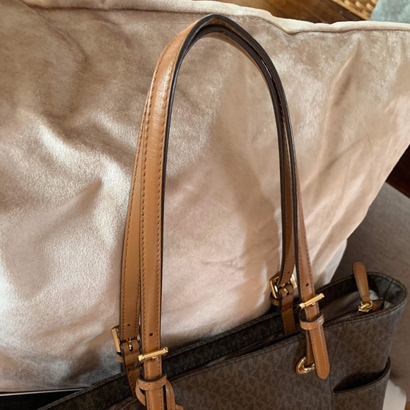 COPY - Michael Kors Tote - Picture 8 of 14